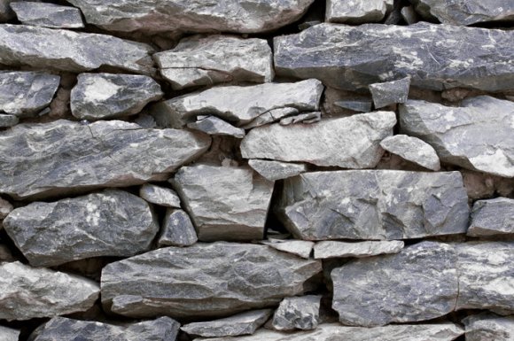 Création de mur de clôture en pierres sèches à Grimaud