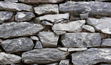 Paysagiste pour création de mur en pierres naturelles à Grimaud